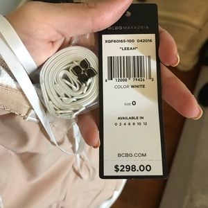 BCBGMaxAzria Dresses - BCBG MAXAZRIA LEEAH DRESS BCBGMaxAzria Dresses - BCBG MAXAZRIA LEEAH DRESS
